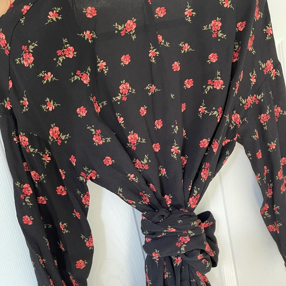 Floral Zara wrap top, size M - Picture 6 of 6